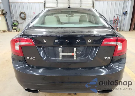 2014 Volvo S60 T5 z USA, uszkodzony, nr VIN YV1612FSXE2295657